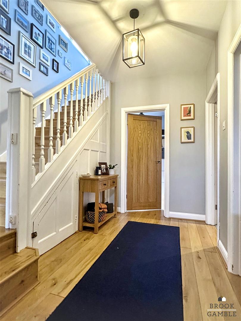 3 Bedroom House. Victoria Drive in Eastbourne,  3